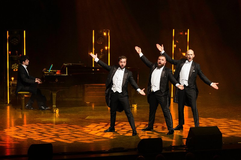 THE DIAMOND BARITONES